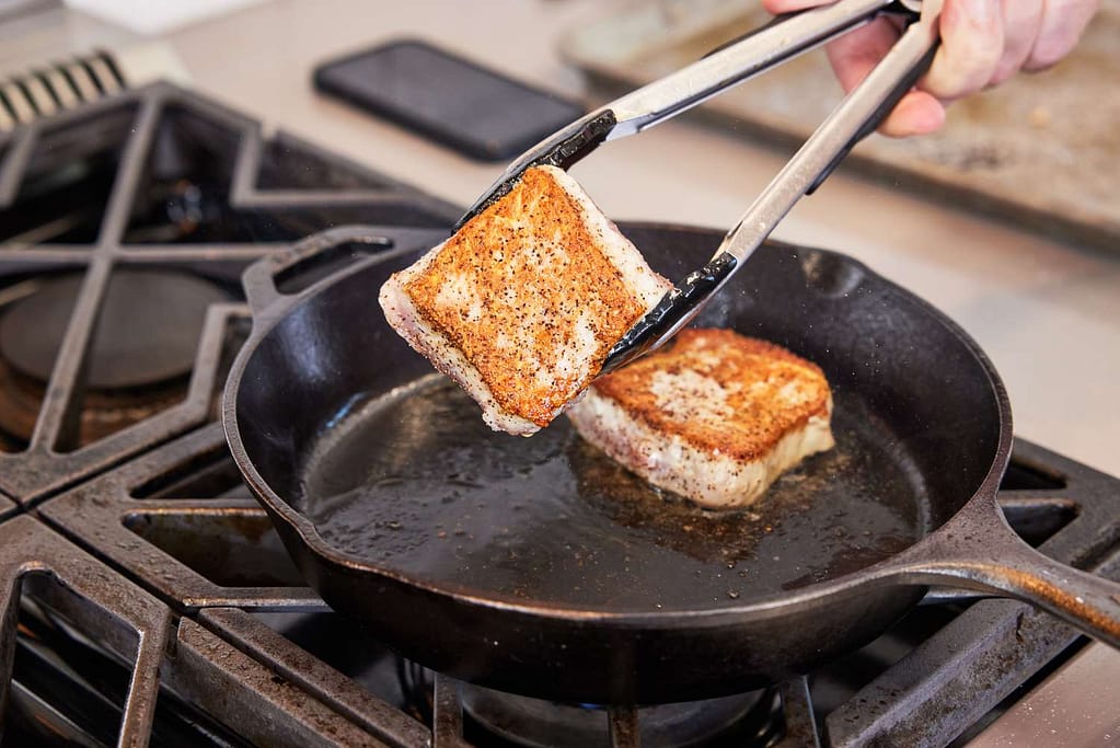 how to clean cast iron grill pan